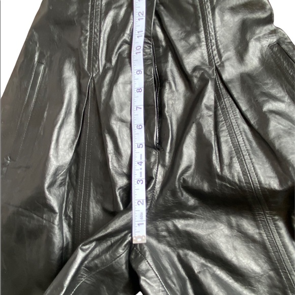 Black leather high waisted shorts - Picture 4 of 8